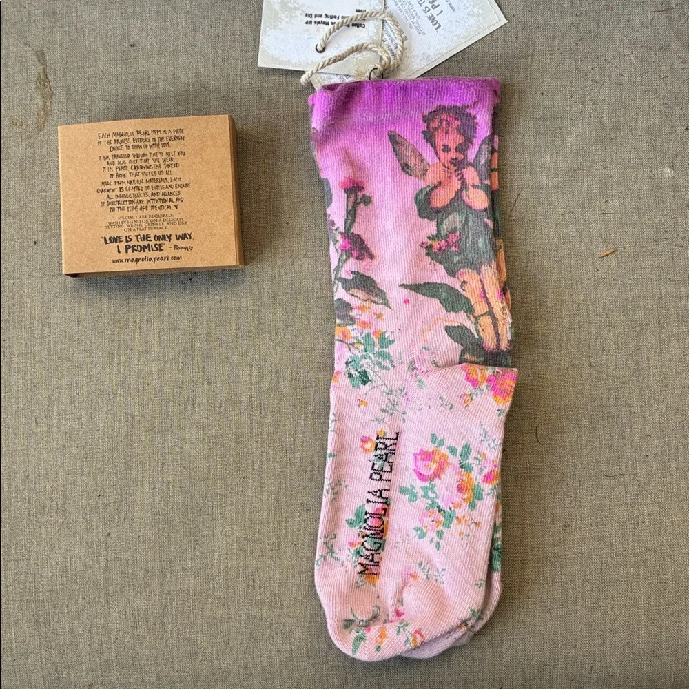 NWT Magnolia Pearl Maysie Socks in Crown of Love - Picture 8 of 9